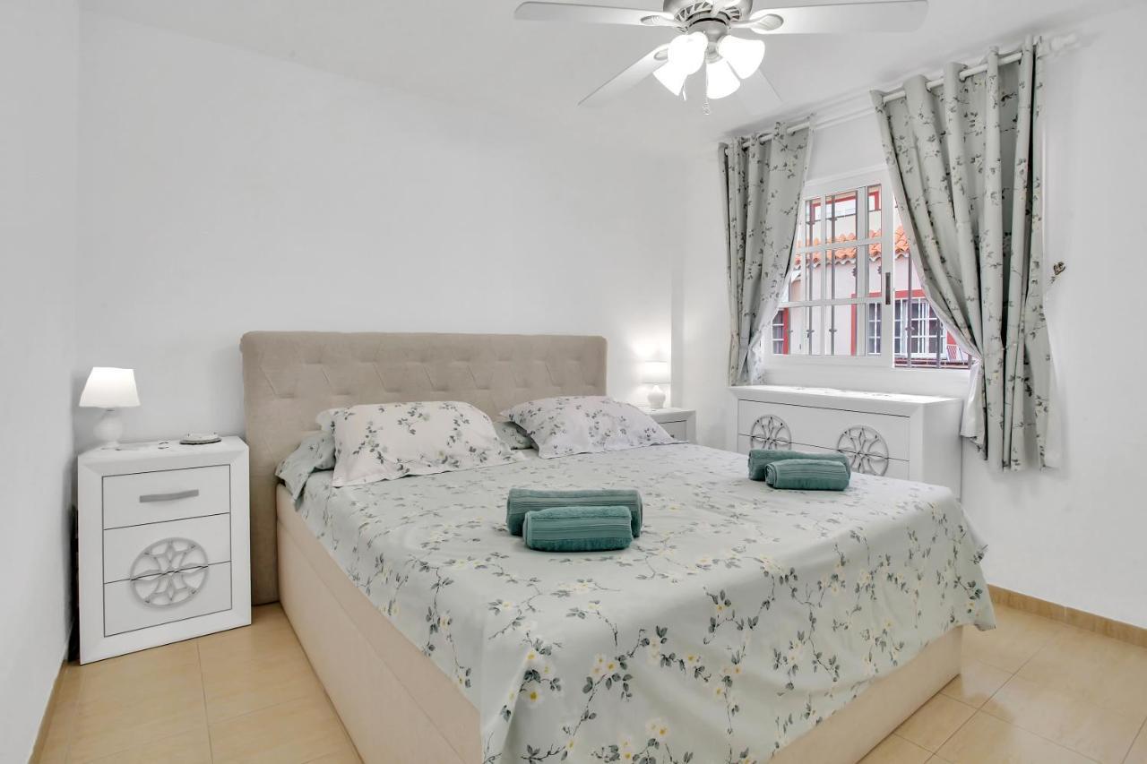 Top Floor, Sea View, Huge Terrace, Heated Pool, Garage Los Cristianos  Kültér fotó
