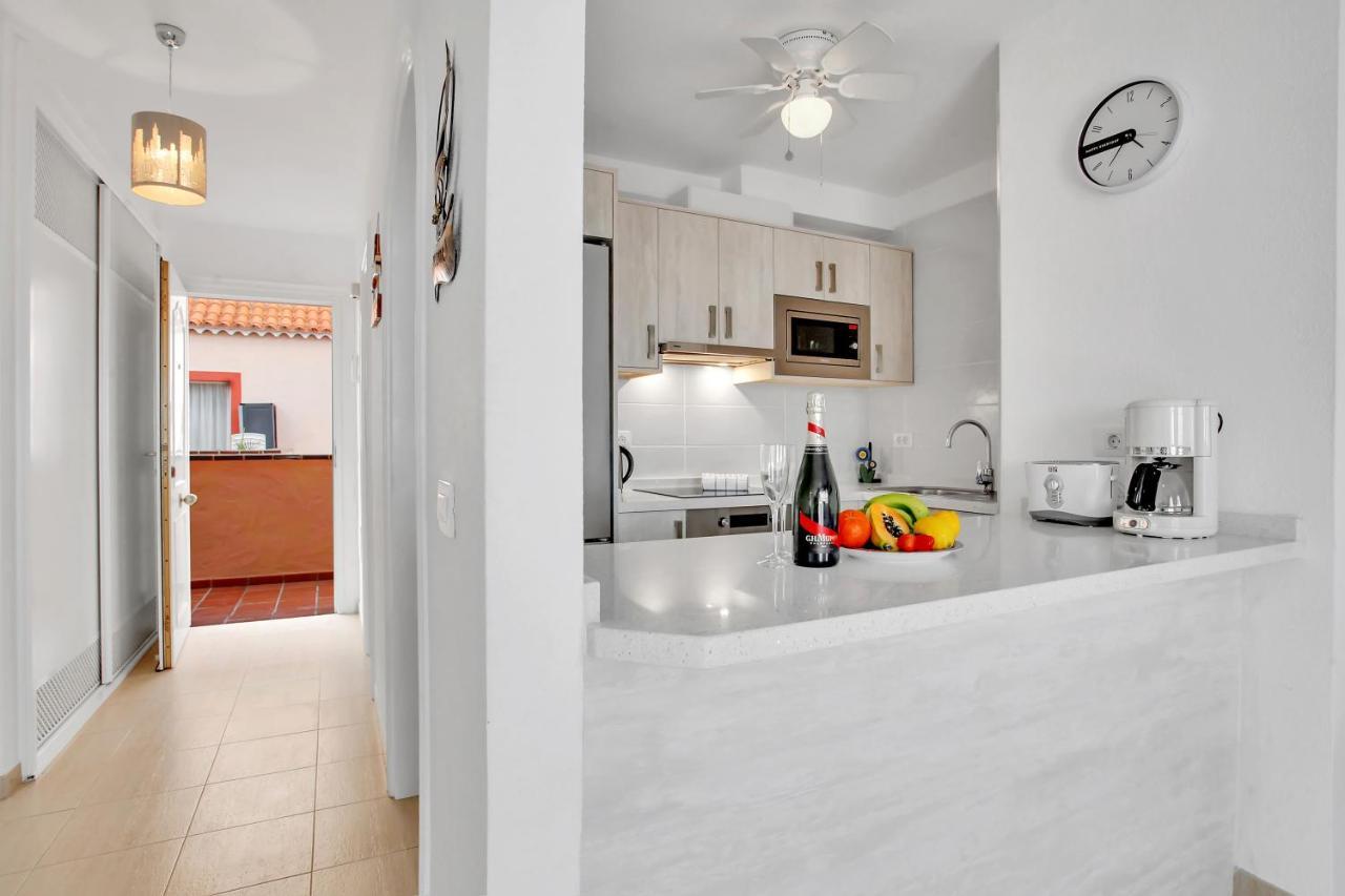 Top Floor, Sea View, Huge Terrace, Heated Pool, Garage Los Cristianos  Kültér fotó